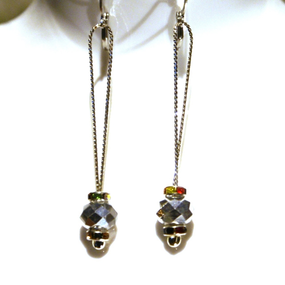 Chain style dangle earrings with white and silver on lever earhooks ED-8-014